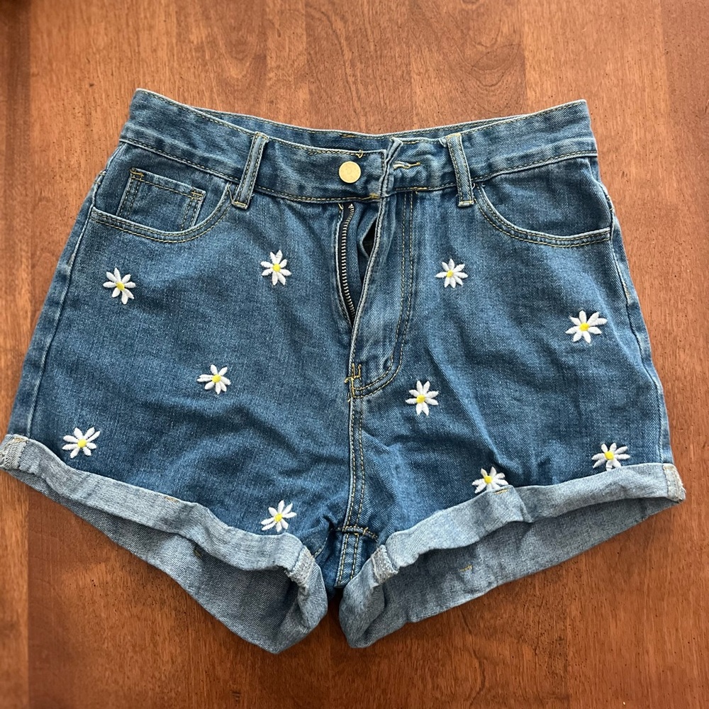 High wasted jean shorts. Size 4.